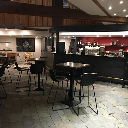 Village Club Les Tavaillons 레 카로즈 다라세